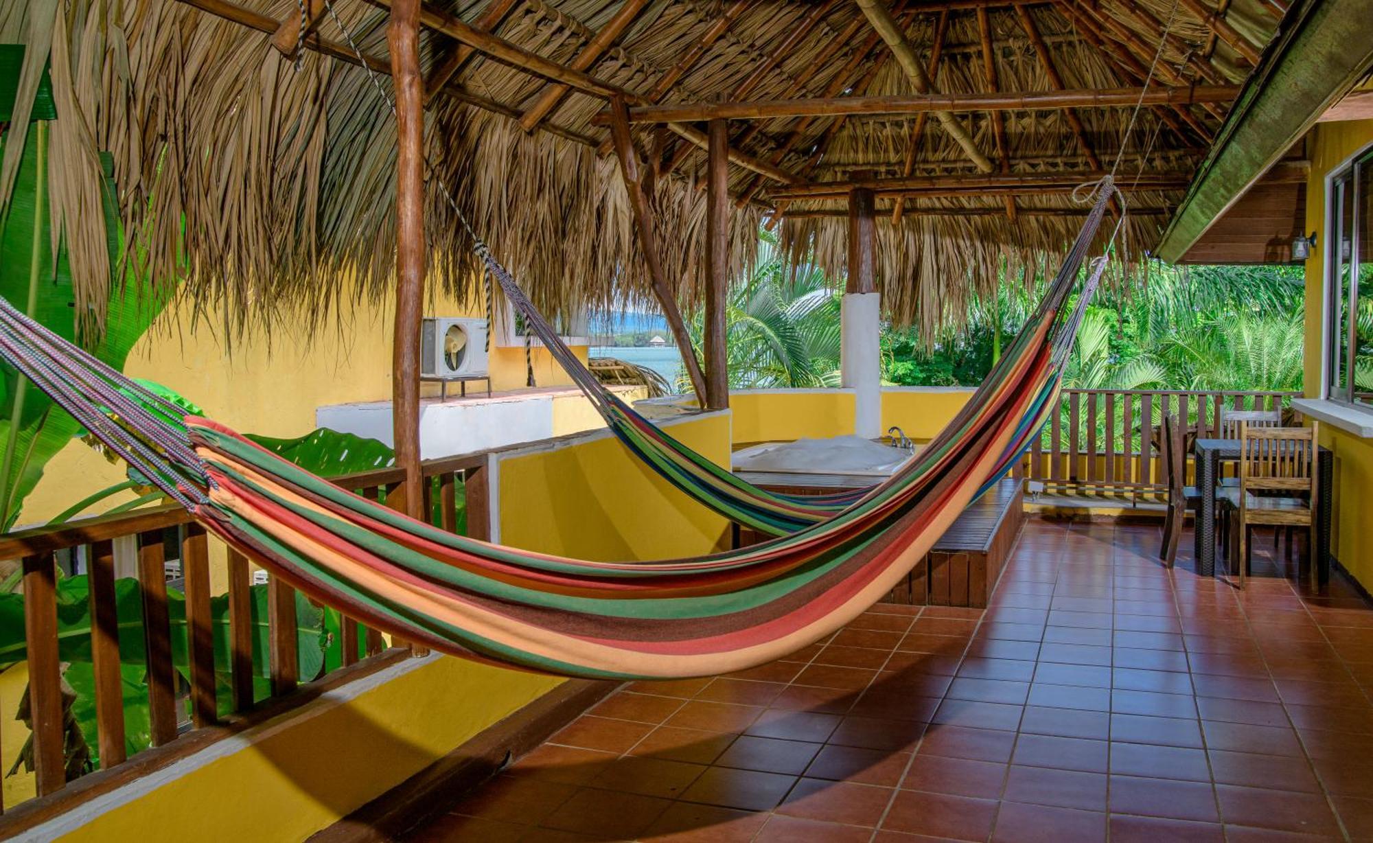 Banana Palms Hotel Rio Dulce Town Extérieur photo
