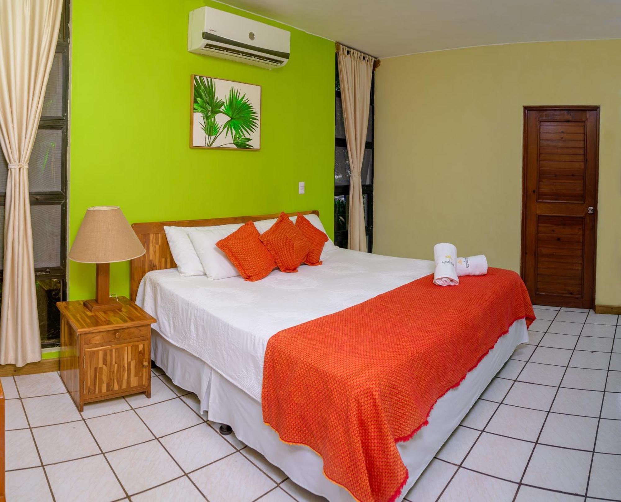 Banana Palms Hotel Rio Dulce Town Extérieur photo