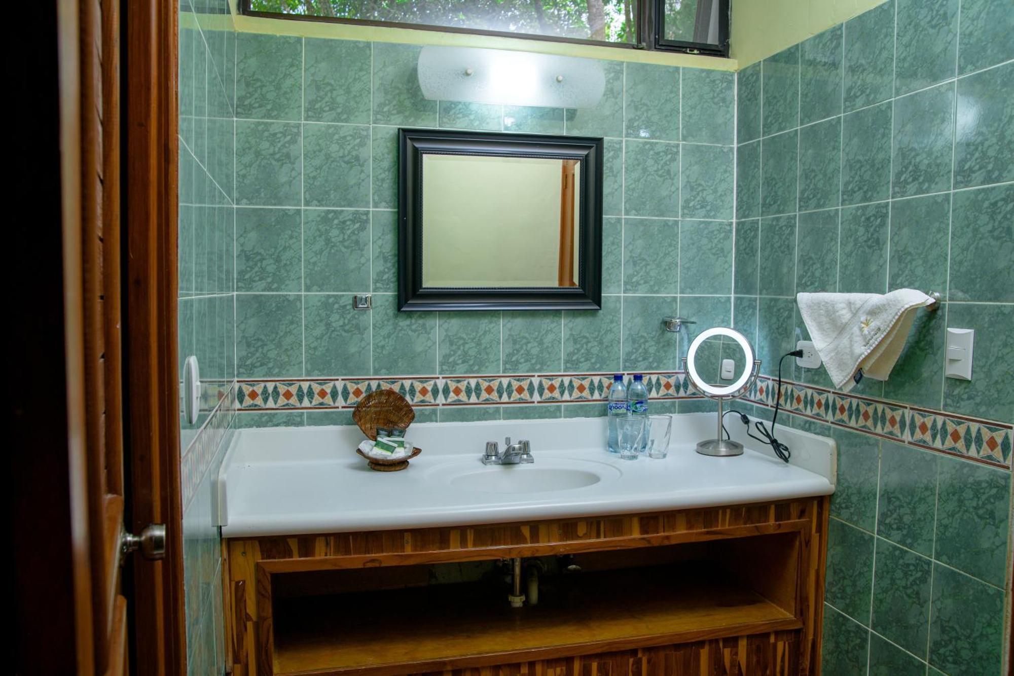 Banana Palms Hotel Rio Dulce Town Extérieur photo