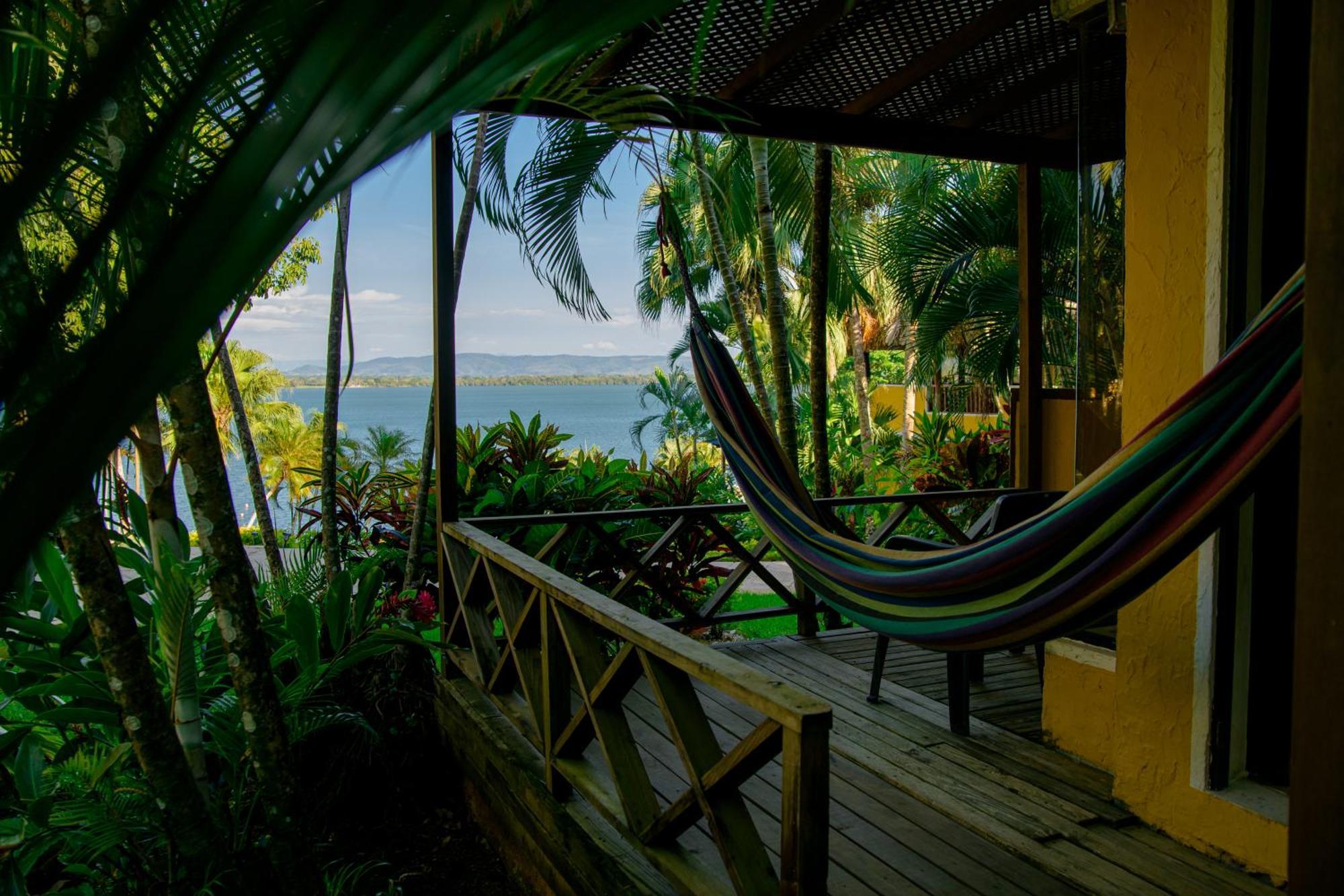 Banana Palms Hotel Rio Dulce Town Extérieur photo