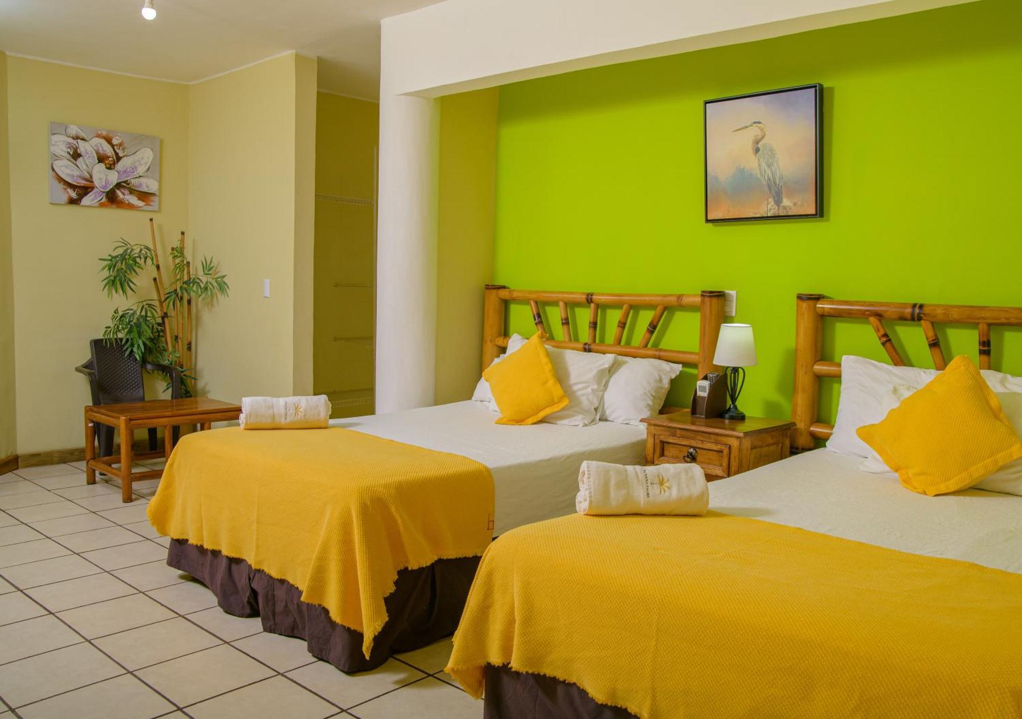 Banana Palms Hotel Rio Dulce Town Extérieur photo