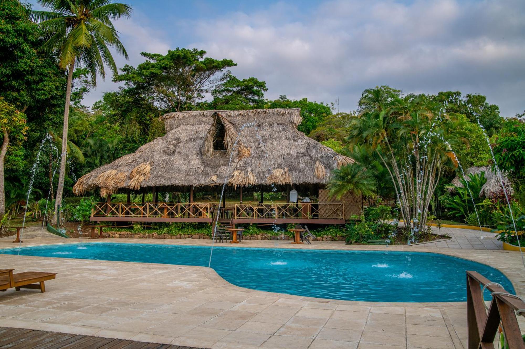 Banana Palms Hotel Rio Dulce Town Extérieur photo