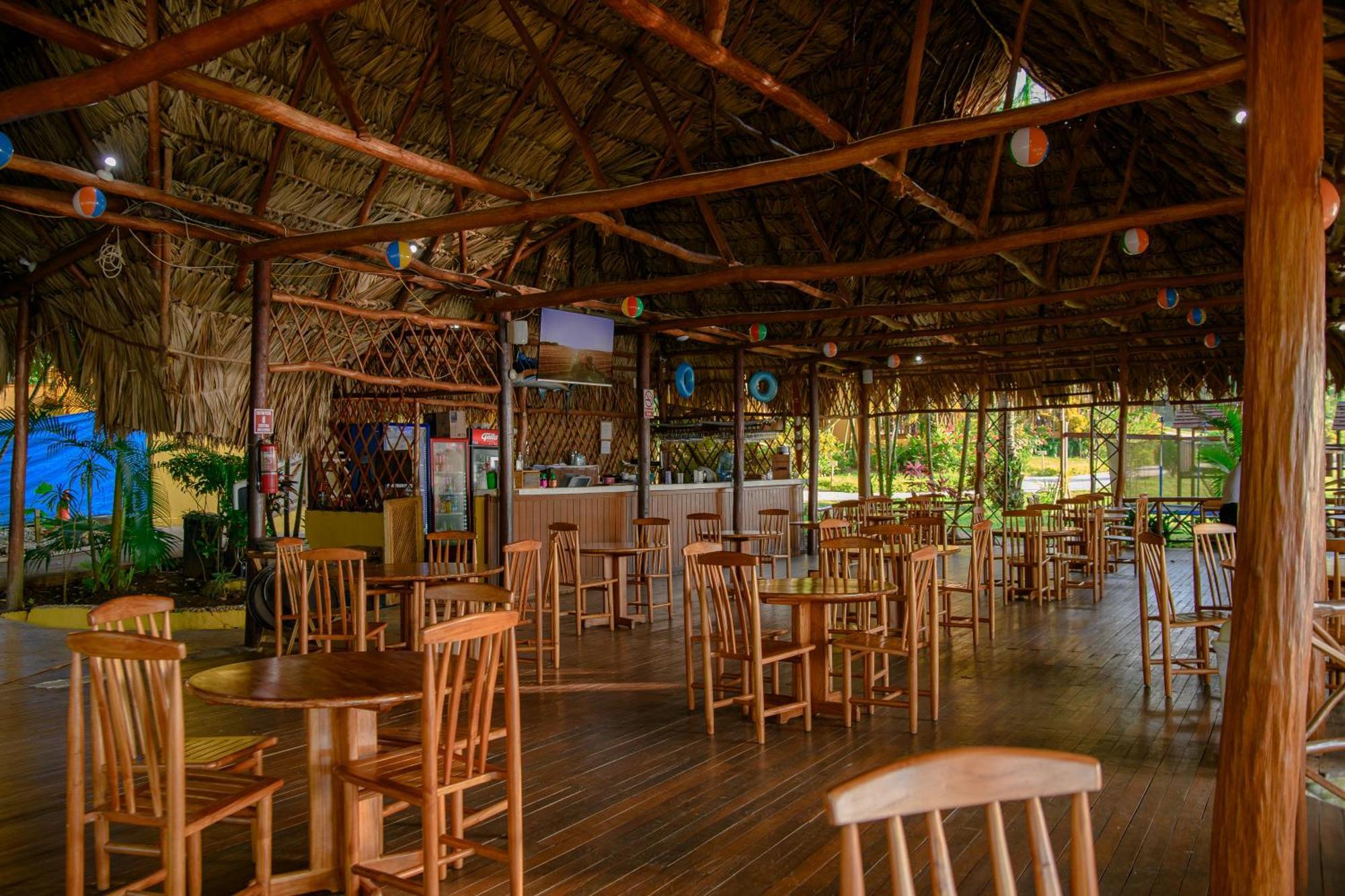 Banana Palms Hotel Rio Dulce Town Extérieur photo