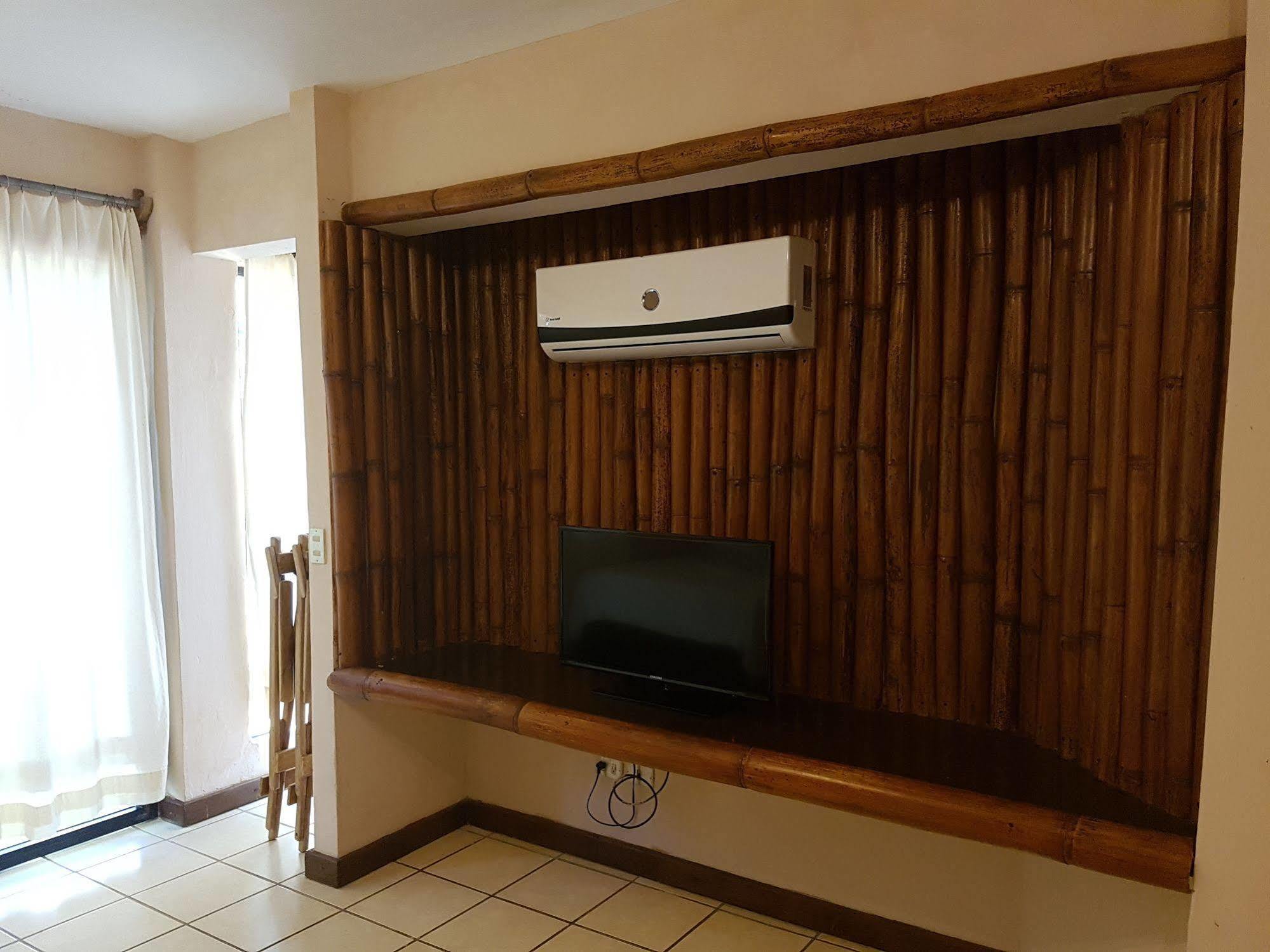 Banana Palms Hotel Rio Dulce Town Extérieur photo