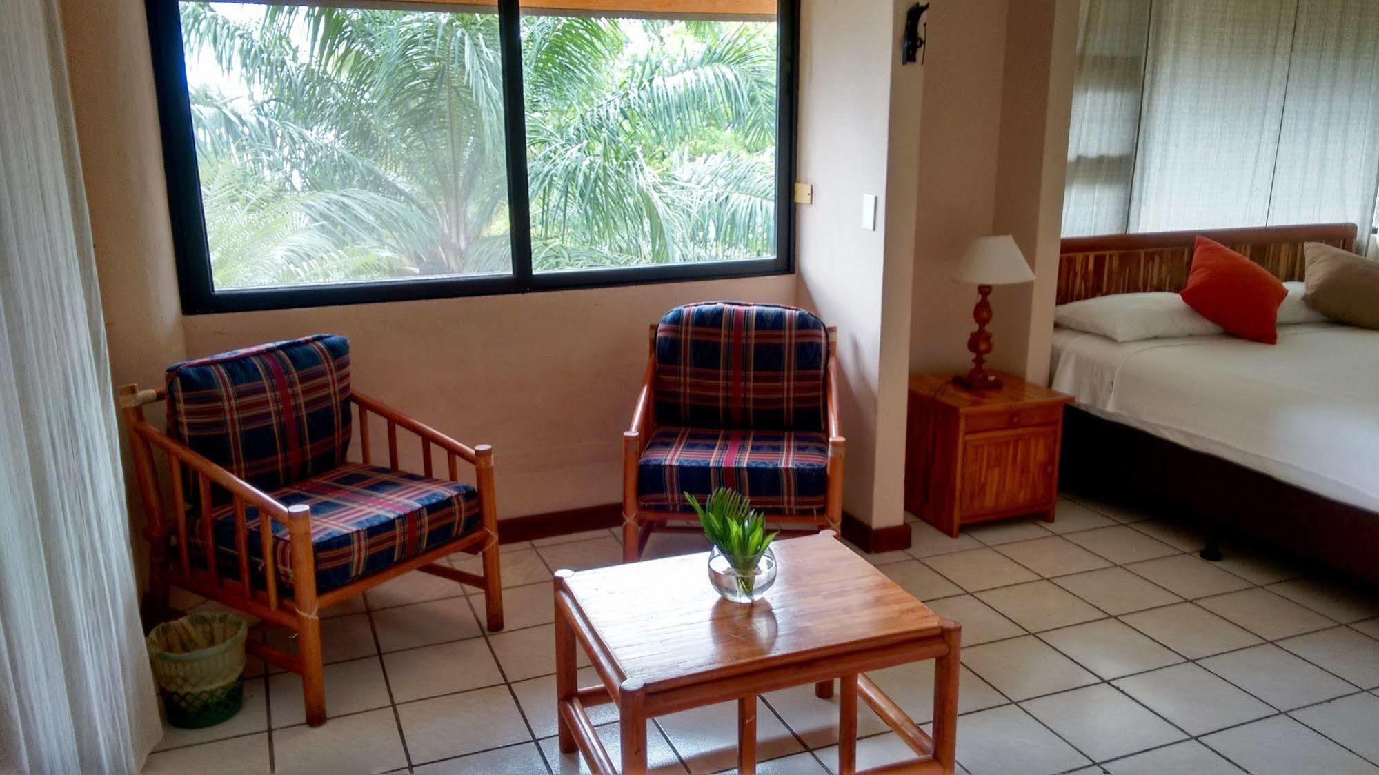 Banana Palms Hotel Rio Dulce Town Extérieur photo