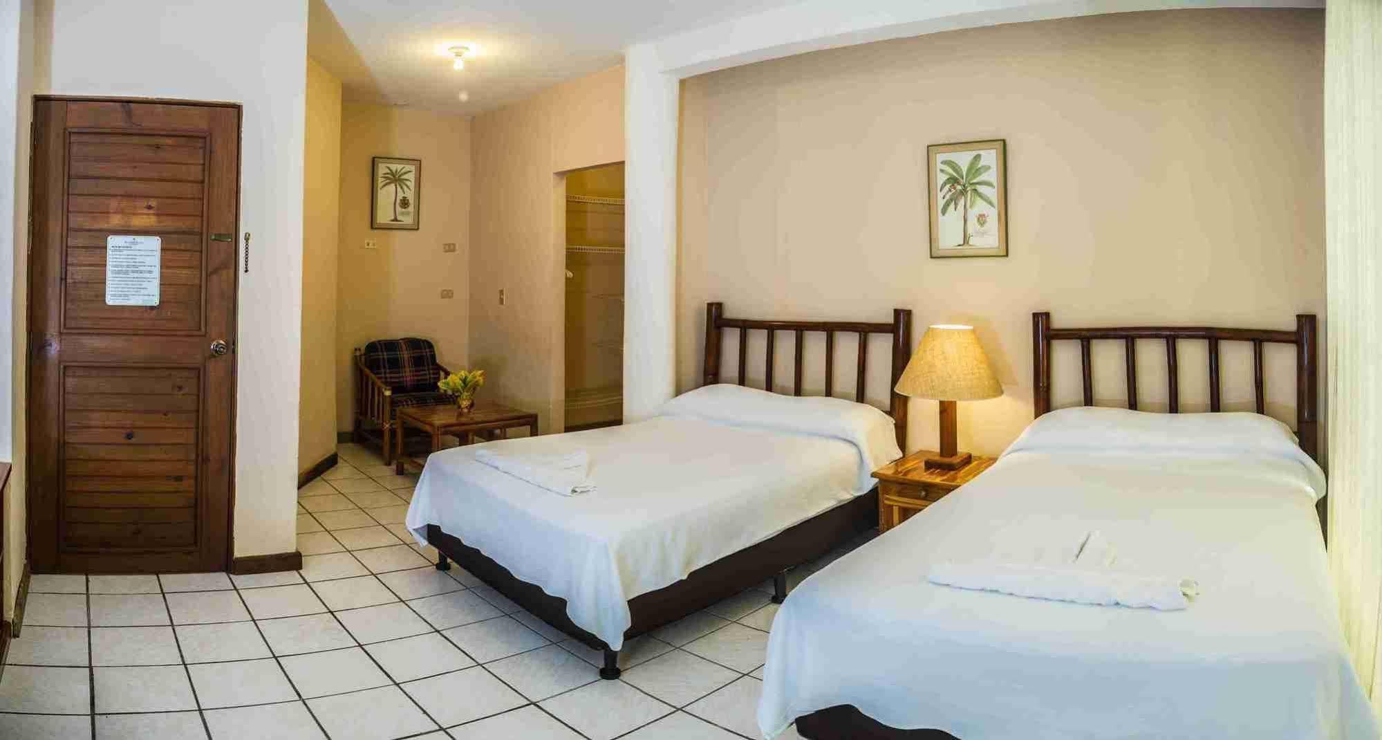 Banana Palms Hotel Rio Dulce Town Extérieur photo